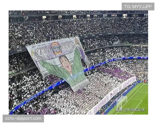 国家德比赛前,伯纳乌球场展示欧冠奖杯复制品激励球队 国家德比赛前,伯纳乌球场展示欧冠奖杯复制品激励球队